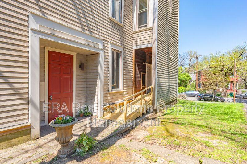 Apartment for rent at 255-257 Loraine Ave #5, Cincinnati, OH 45220