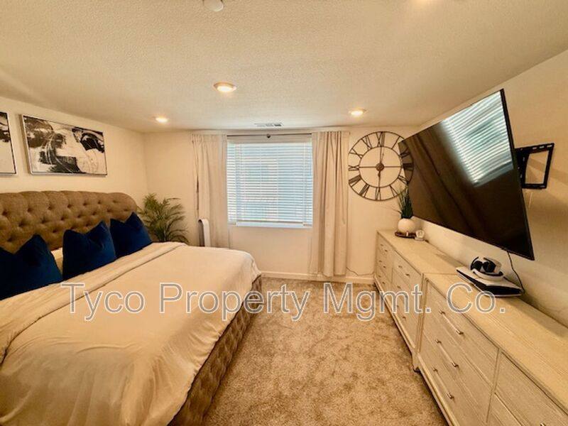 Townhouse for rent at 2052 Vela Lane, San Diego, CA 92154