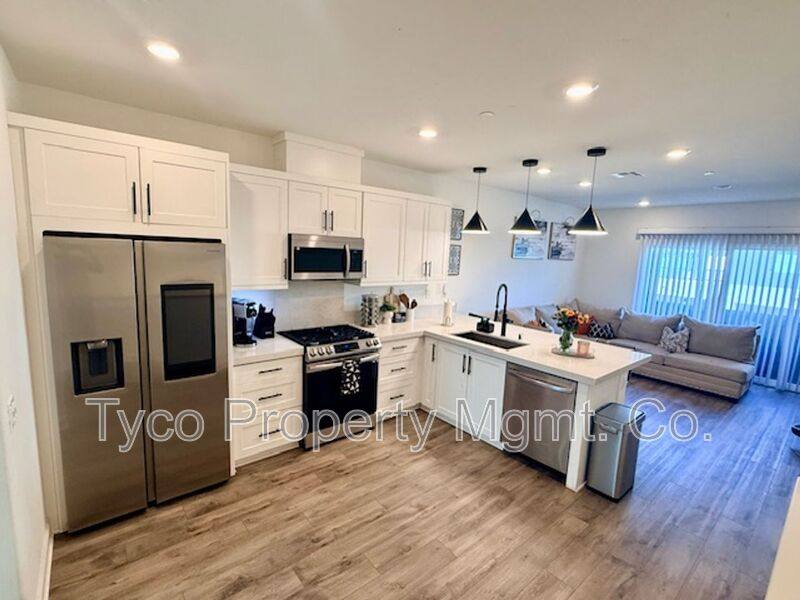 Townhouse for rent at 2052 Vela Lane, San Diego, CA 92154
