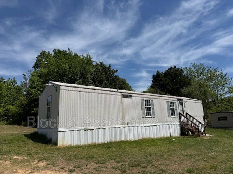 Apartment for rent at 3568 Old Cedar Falls Rd #2, Randleman, NC 27317