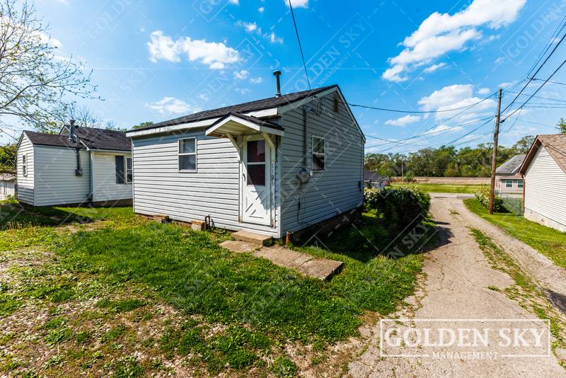 Apartment for rent at 119 E 1st St, Alexandria, IN 46001