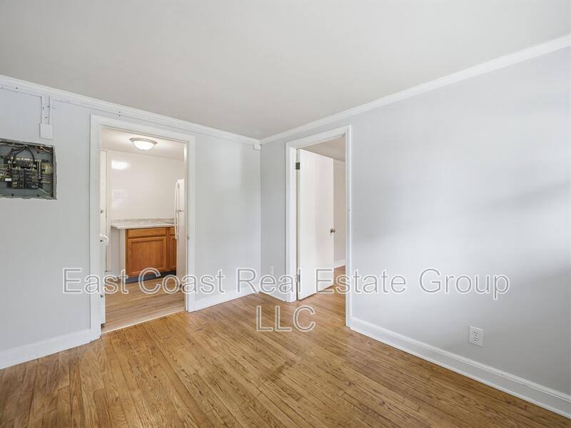 Apartment for rent at 430-R N Locust St, Hagerstown, MD 21740