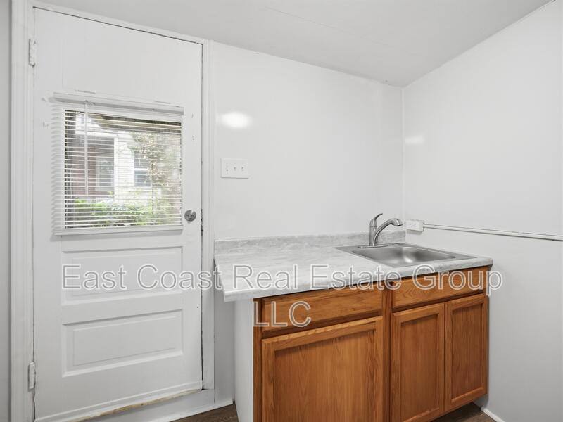 Apartment for rent at 430-R N Locust St, Hagerstown, MD 21740