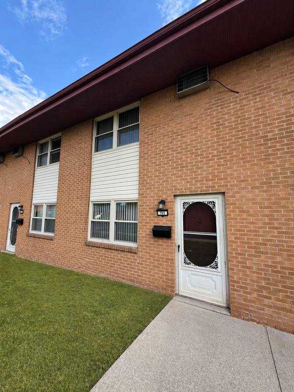 Townhouse for rent at 765 N Macomb St, Monroe, MI 48162