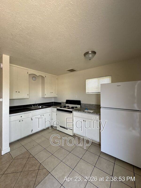 Apartment for rent at 340 S Blackstone St #D, Tulare, CA 93274