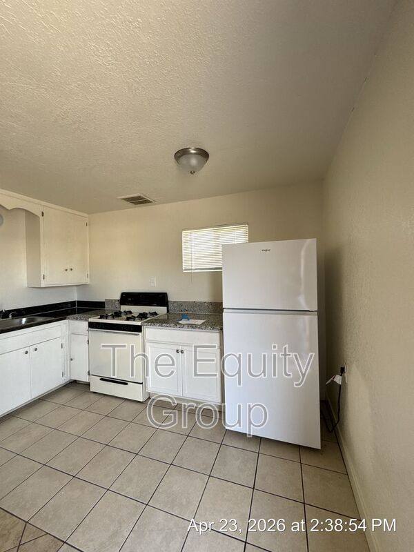 Apartment for rent at 340 S Blackstone St #D, Tulare, CA 93274