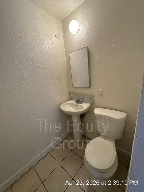 Apartment for rent at 340 S Blackstone St #D, Tulare, CA 93274