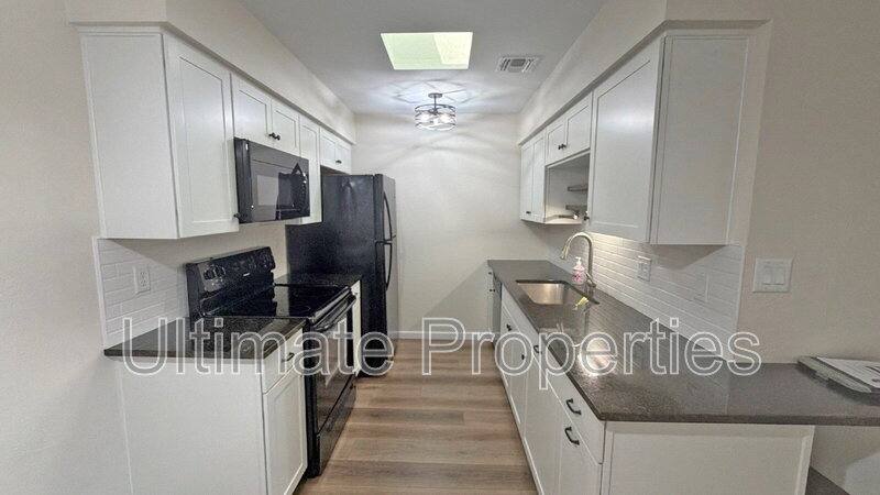 House for rent at 409 W Pontiac Dr #3, Phoenix, AZ 85027