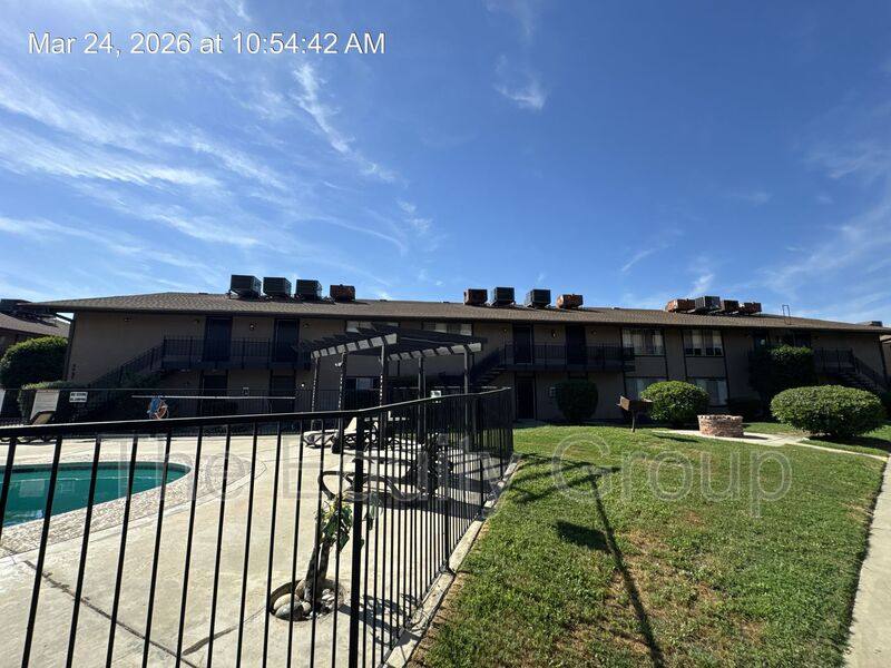 Apartment for rent at 3537 W Campus Ave #11, Visalia, CA 93277
