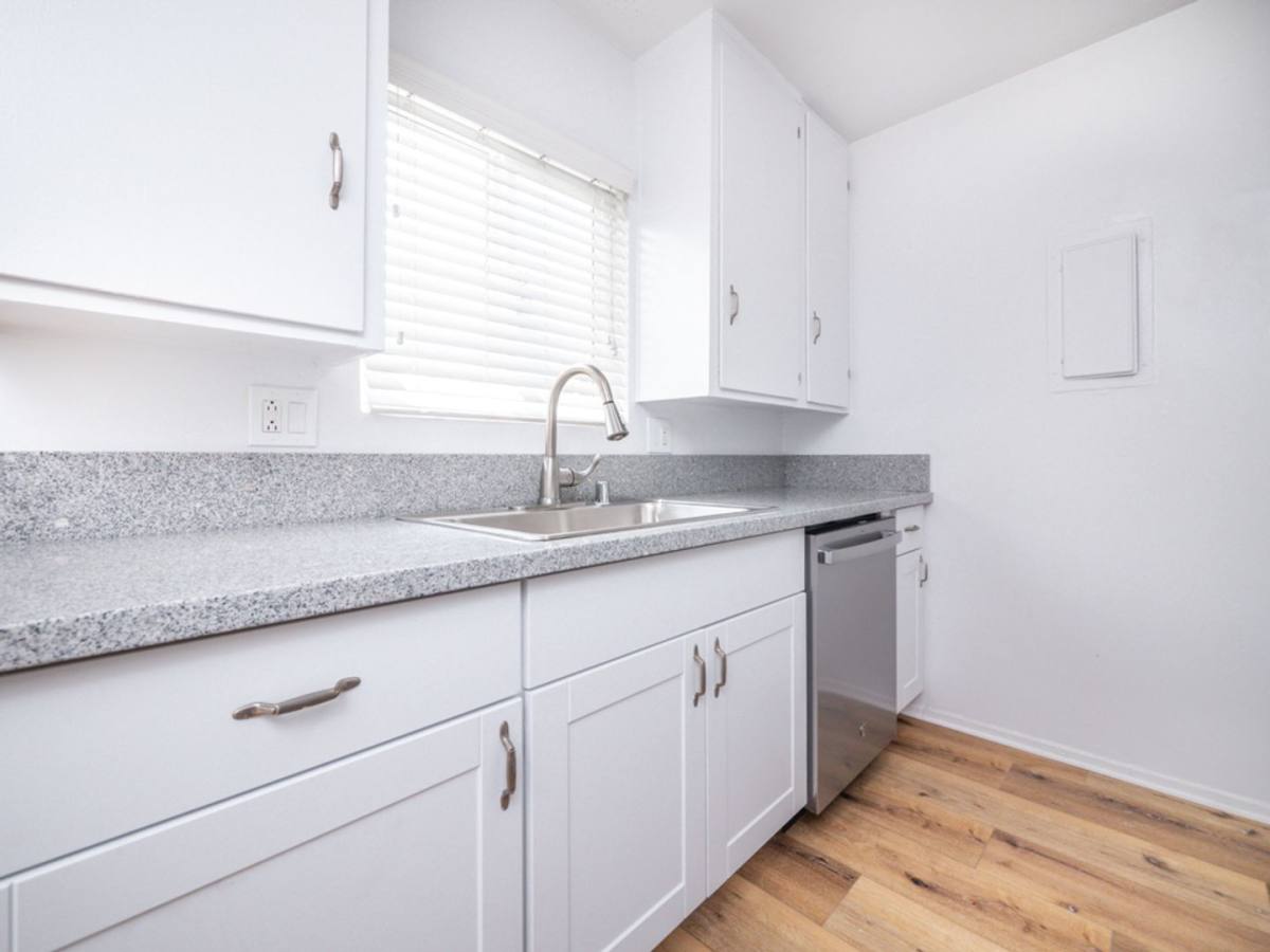 Apartment for rent at 7253-7257 Variel Ave, Canoga Park, CA 91303