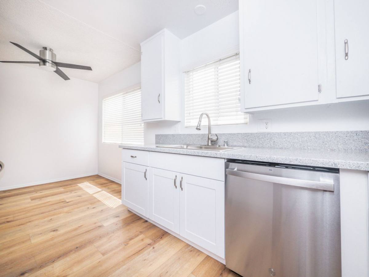Apartment for rent at 7253-7257 Variel Ave, Canoga Park, CA 91303