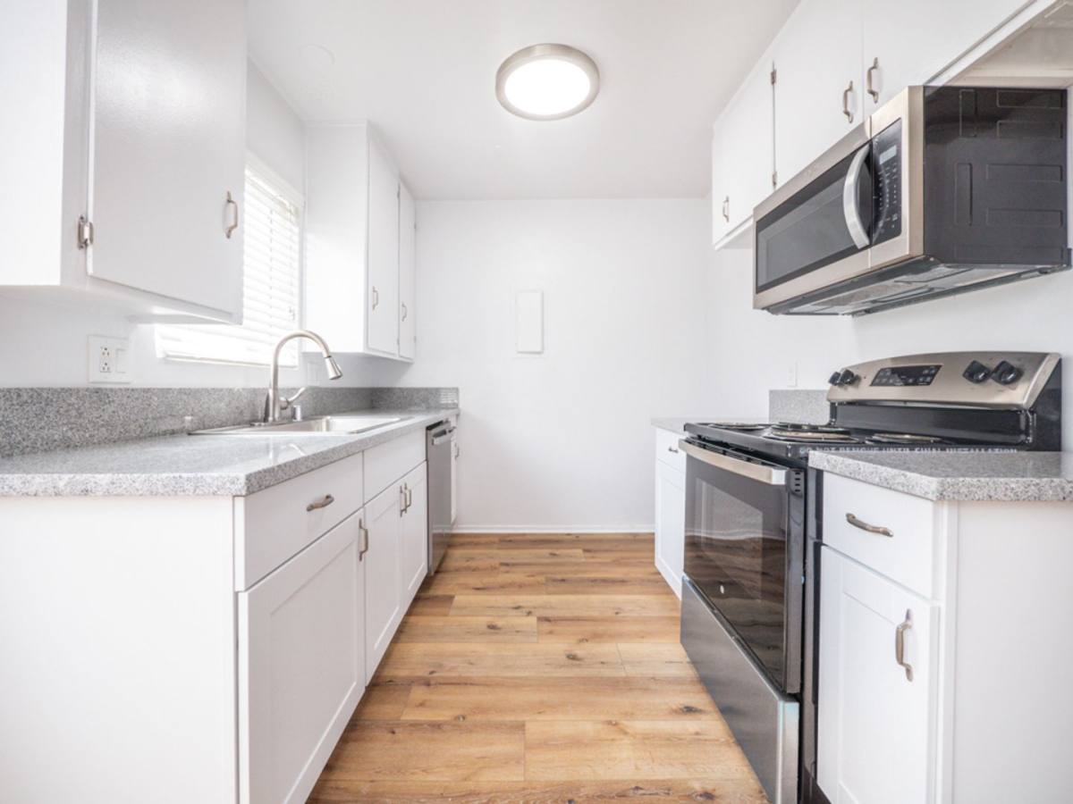Apartment for rent at 7253-7257 Variel Ave, Canoga Park, CA 91303