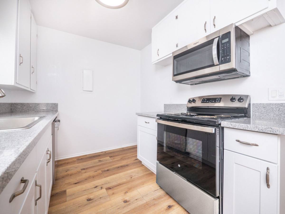 Apartment for rent at 7253-7257 Variel Ave, Canoga Park, CA 91303