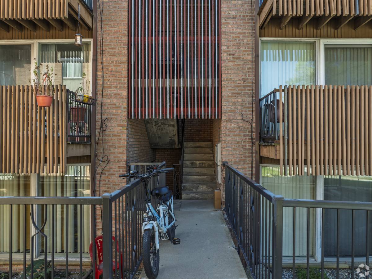 Apartment for rent at 813-819 S Main St, Ann Arbor, MI 48104