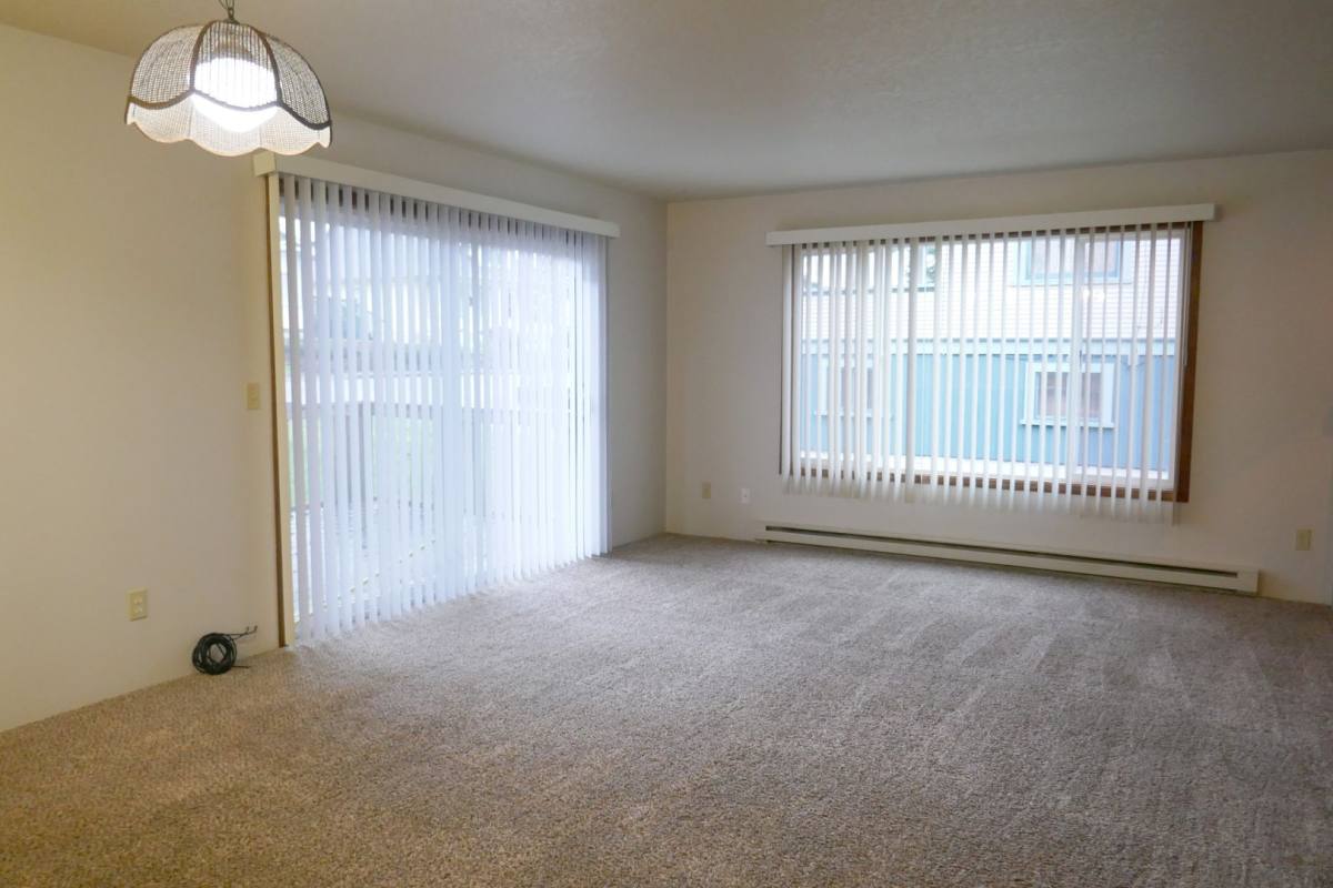 Apartment for rent at 551, 561, 571, & 581 Nehalem, Astoria, OR 97103