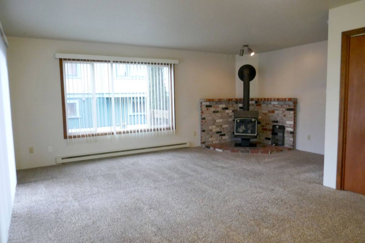 Apartment for rent at 551, 561, 571, & 581 Nehalem, Astoria, OR 97103