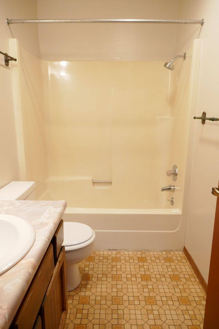 Apartment for rent at 551, 561, 571, & 581 Nehalem, Astoria, OR 97103