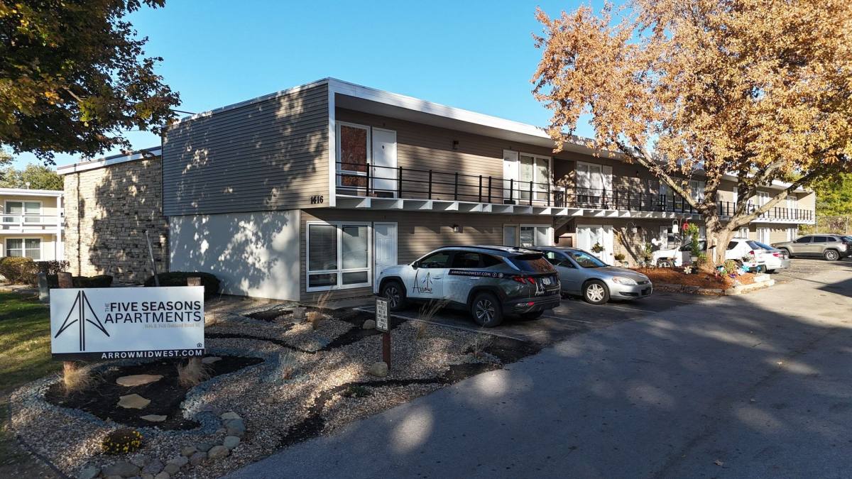 Apartment for rent at 1414 1416 Oakland Rd NE, Cedar Rapids, IA 52402