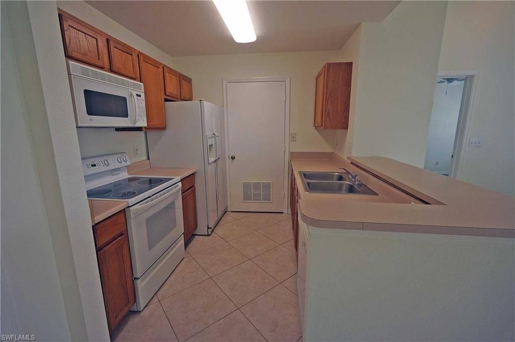 Townhouse for rent at 14880 Pleasant Bay Lane, Naples, FL 34119
