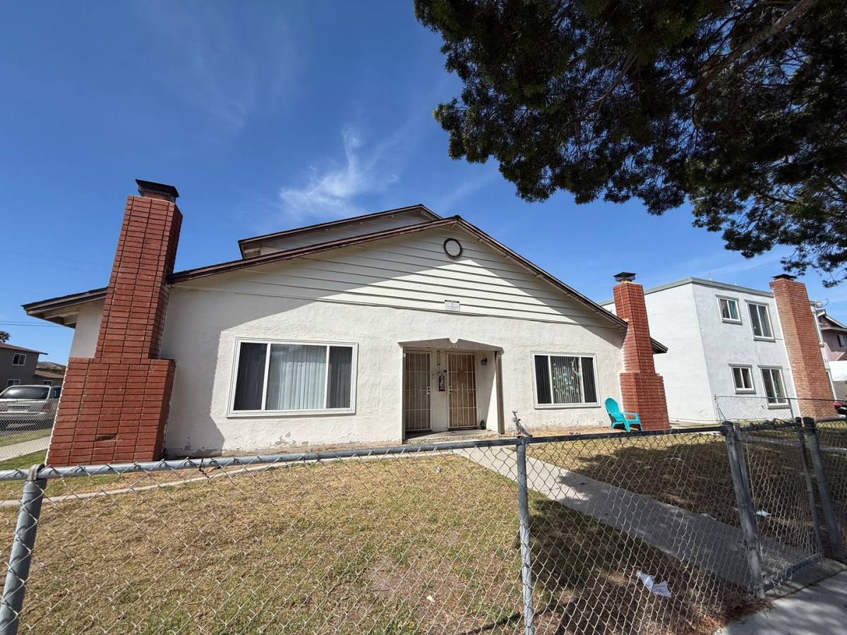 Apartment for rent at 241 Campbell Way, Oxnard, CA 93033
