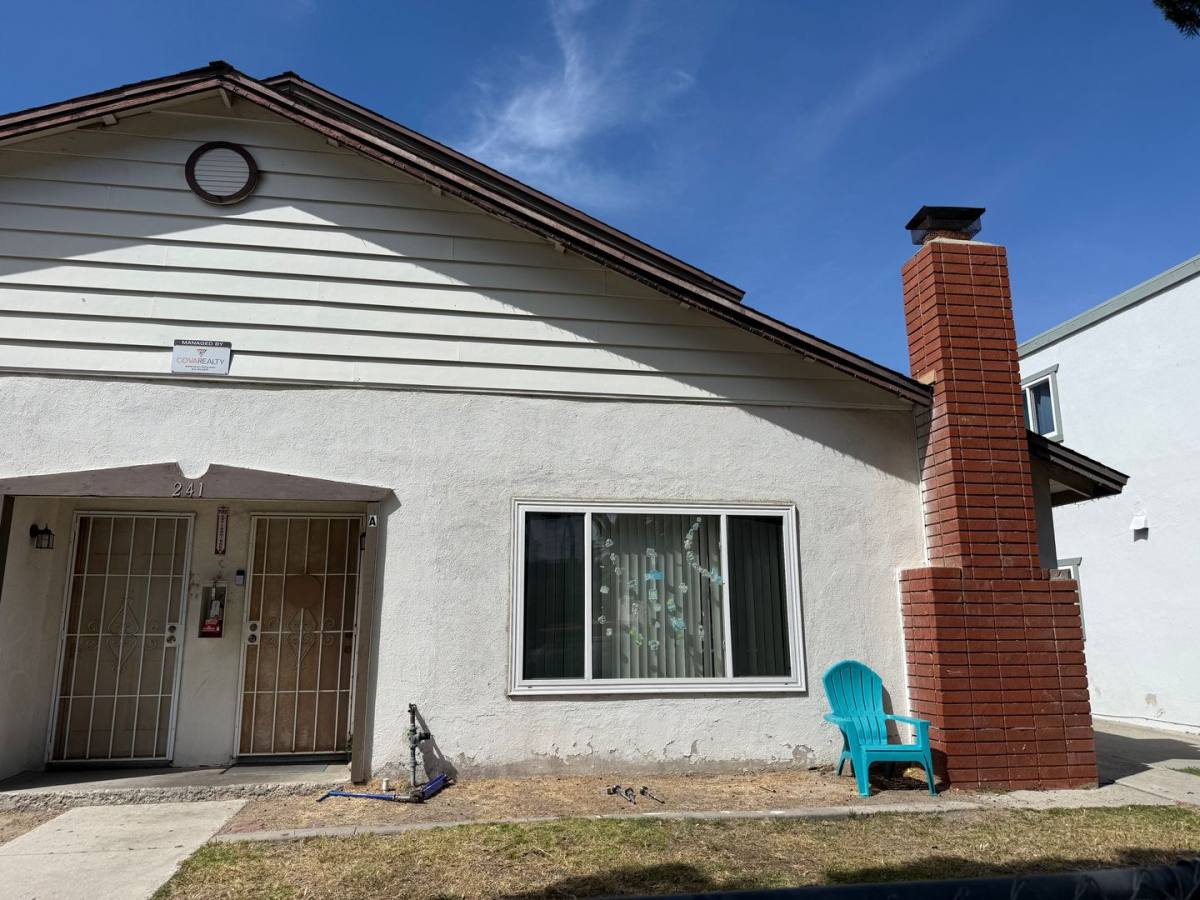 Apartment for rent at 241 Campbell Way, Oxnard, CA 93033