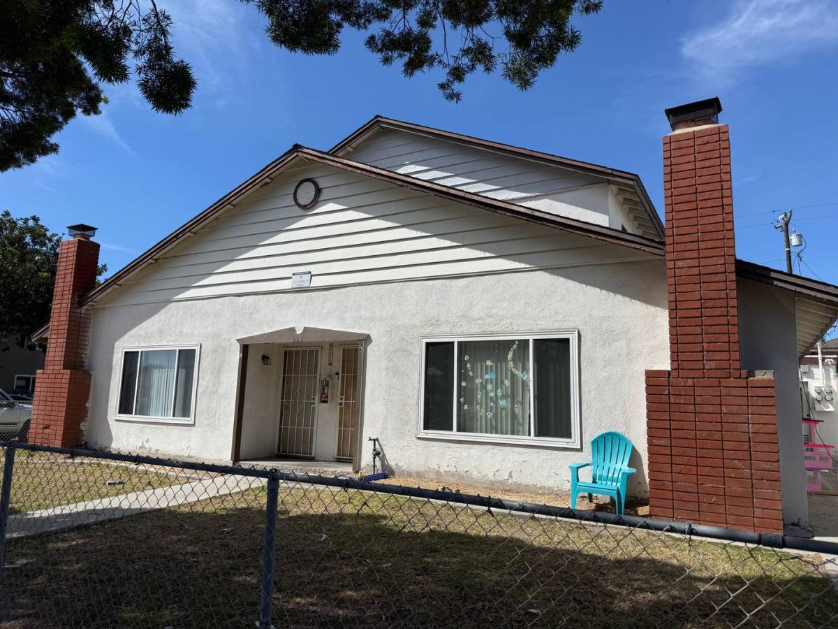 Apartment for rent at 241 Campbell Way, Oxnard, CA 93033