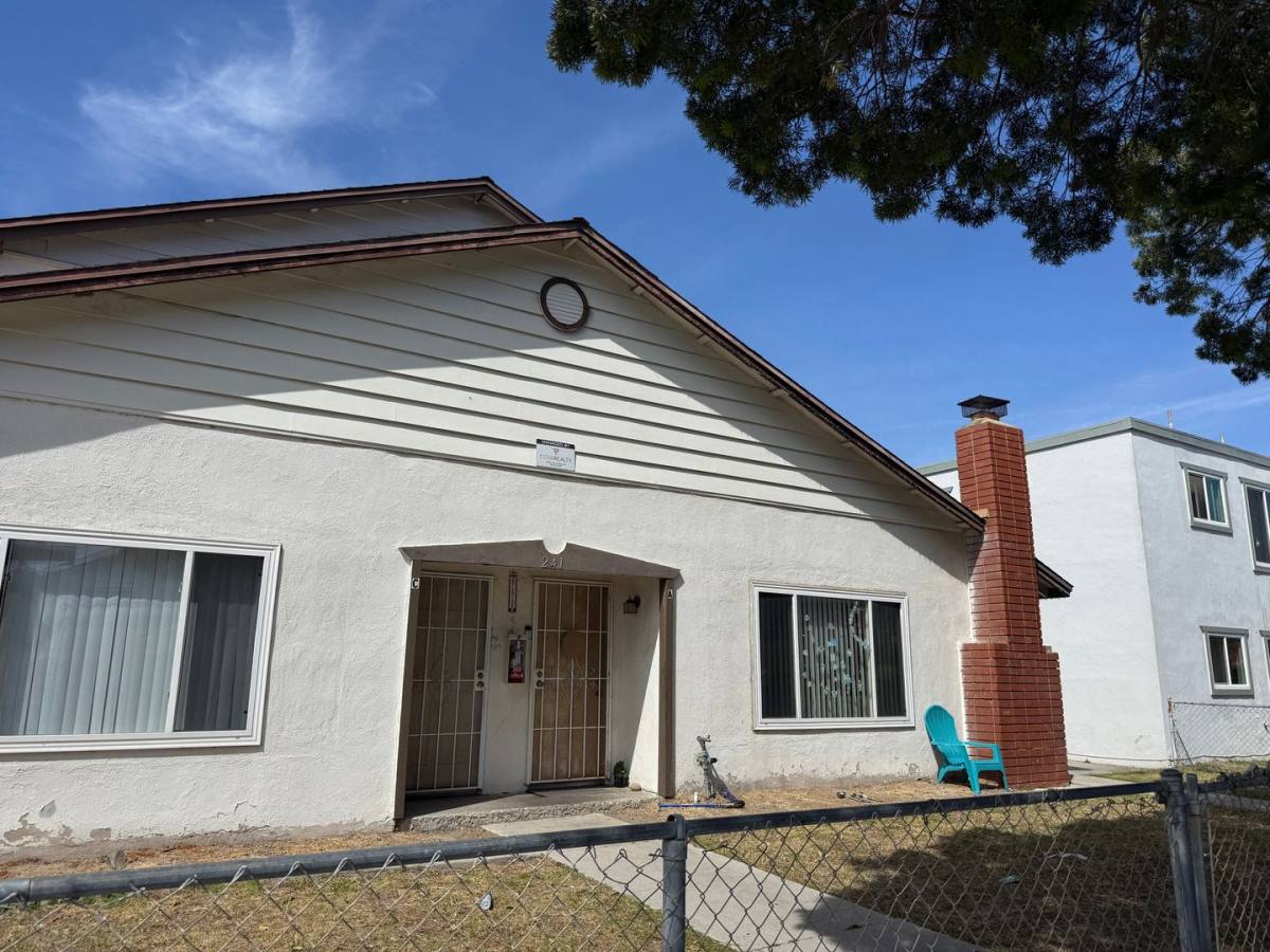 Apartment for rent at 241 Campbell Way, Oxnard, CA 93033