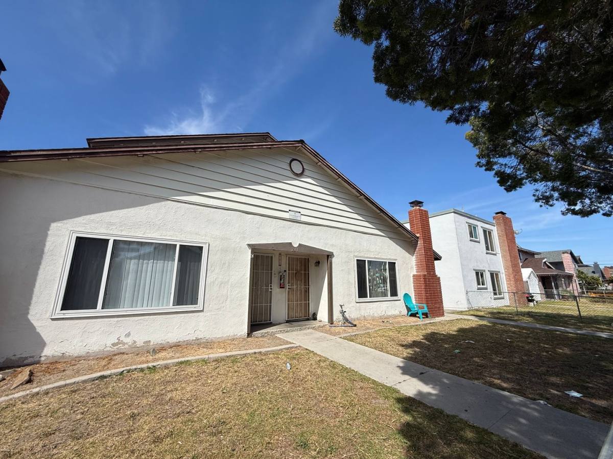 Apartment for rent at 241 Campbell Way, Oxnard, CA 93033