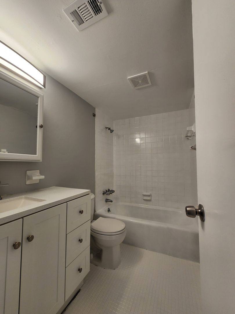 Apartment for rent at 313 Country Club Oval, Daytona Beach, FL 32114