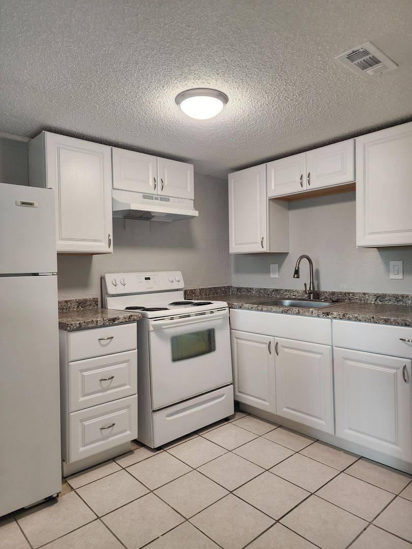 Apartment for rent at 313 Country Club Oval, Daytona Beach, FL 32114