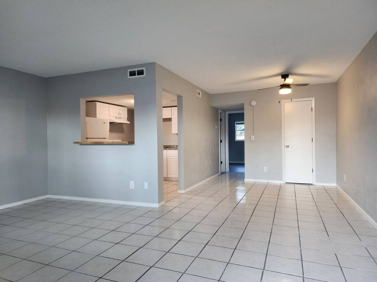 Apartment for rent at 313 Country Club Oval, Daytona Beach, FL 32114