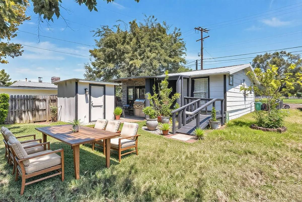 Apartment for rent at 107 E 11th St, Kemp, TX 75143