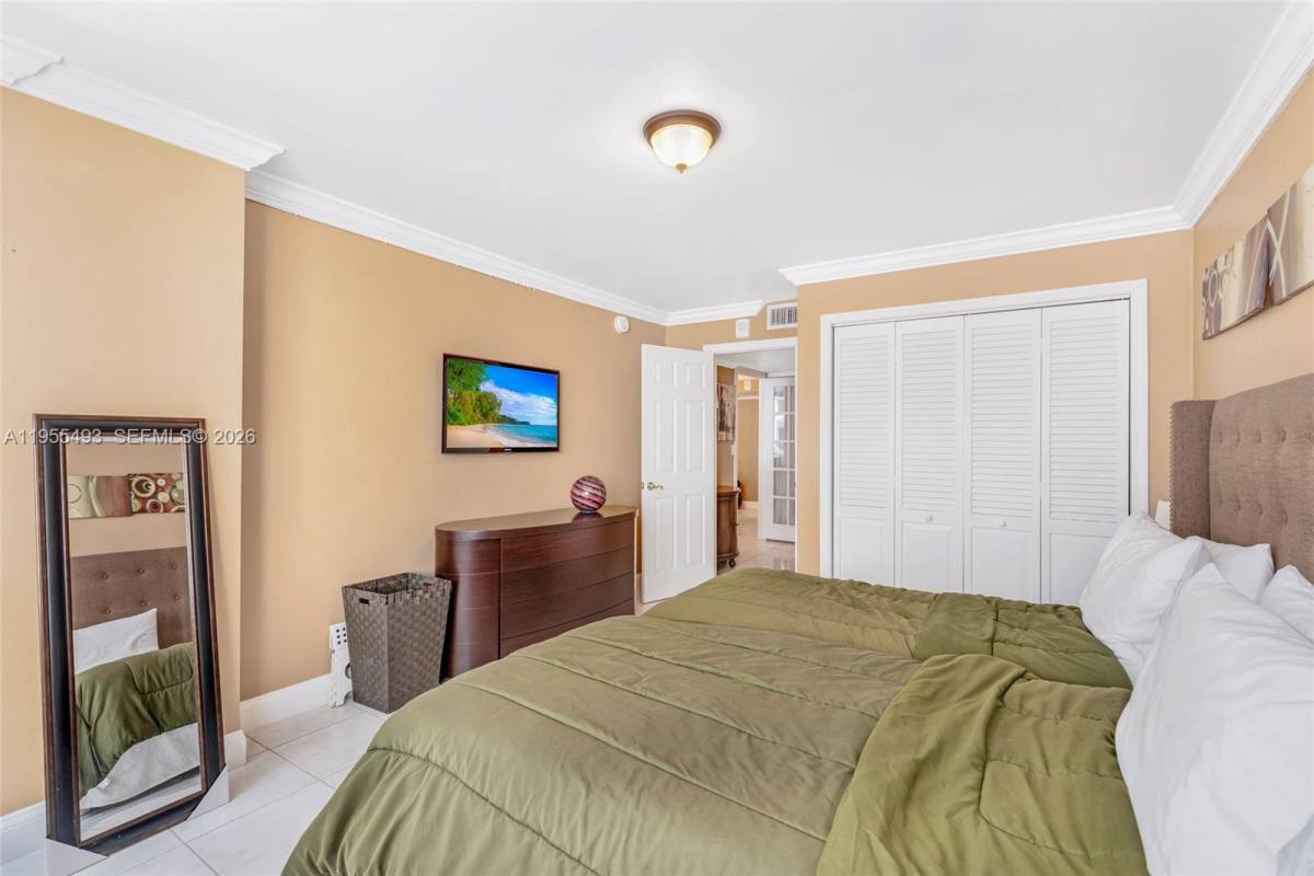 Condo for rent at 6039 Collins Ave #1206, Miami Beach, FL 33140