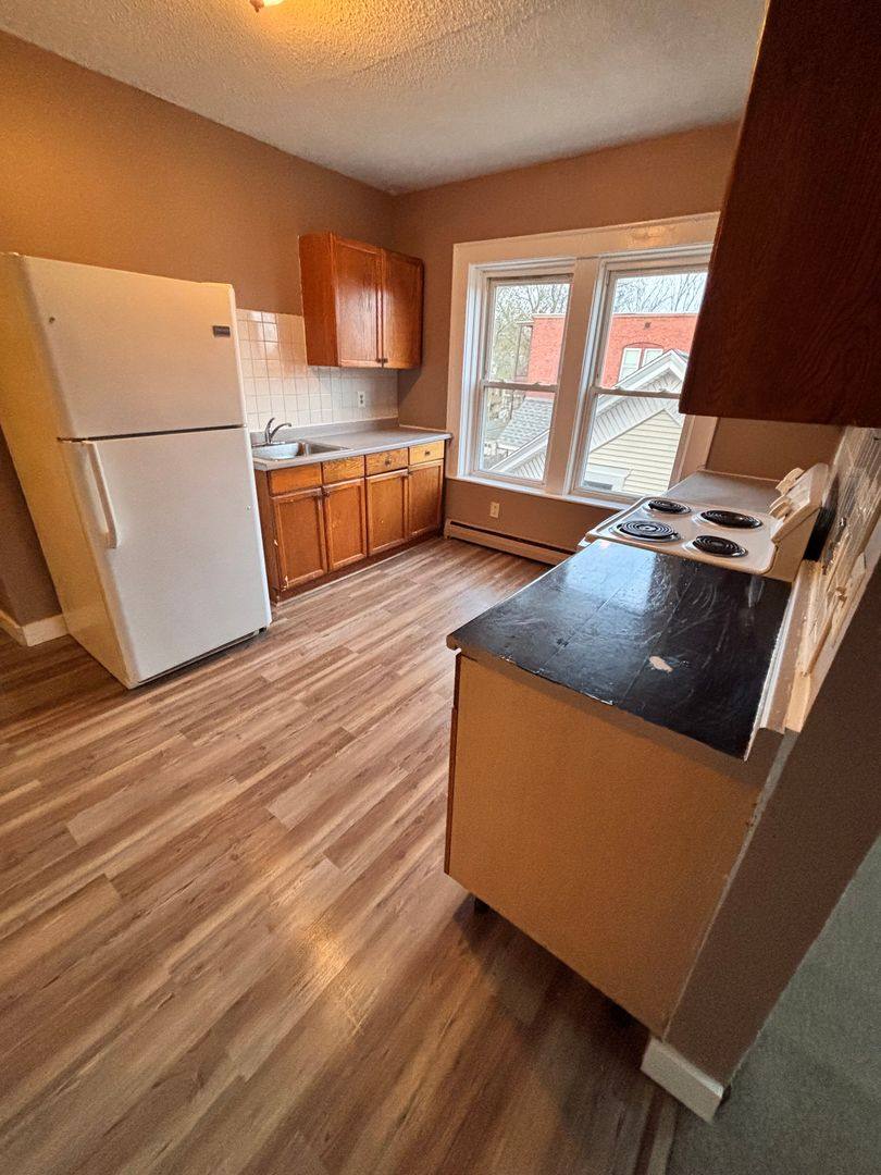 Apartment for rent at 24 Dover St, Springfield, MA 01107