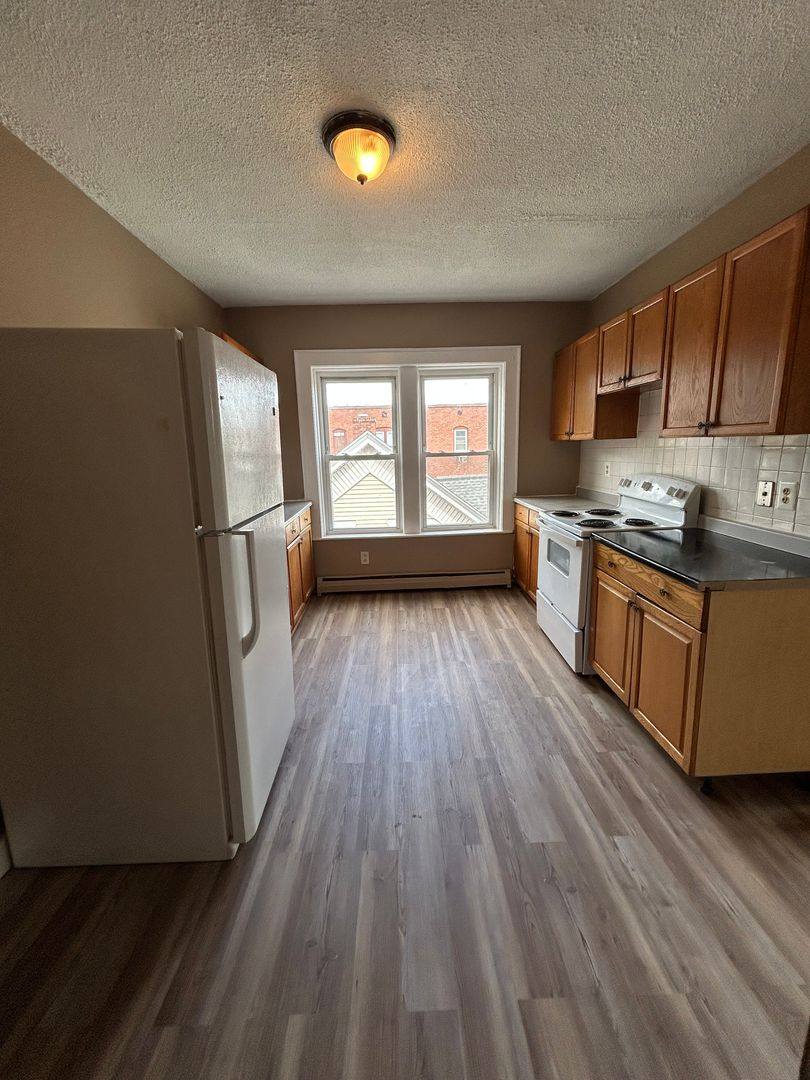 Apartment for rent at 24 Dover St, Springfield, MA 01107