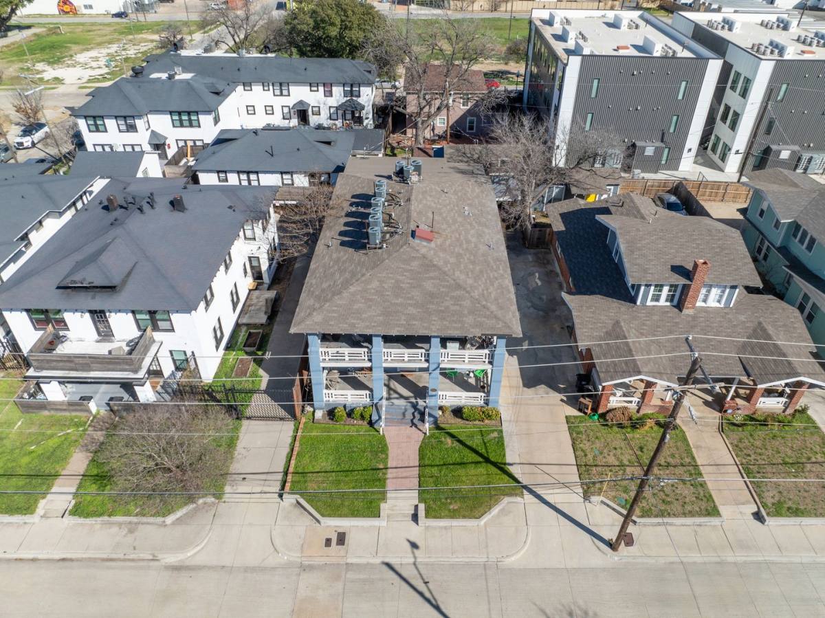 Apartment for rent at 811 May St, Fort Worth, TX 76104
