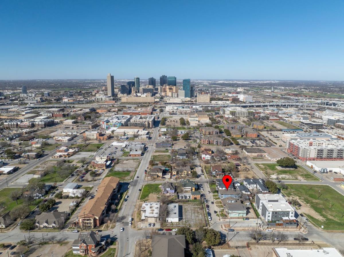 Apartment for rent at 811 May St, Fort Worth, TX 76104