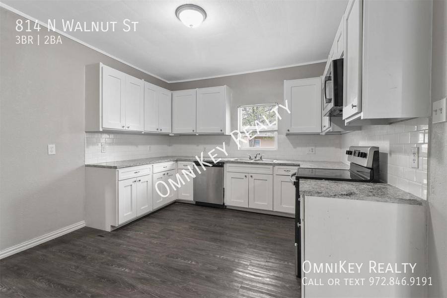 House for rent at 814 N Walnut St, Sherman, TX 75090
