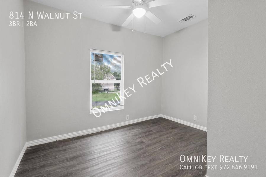 House for rent at 814 N Walnut St, Sherman, TX 75090