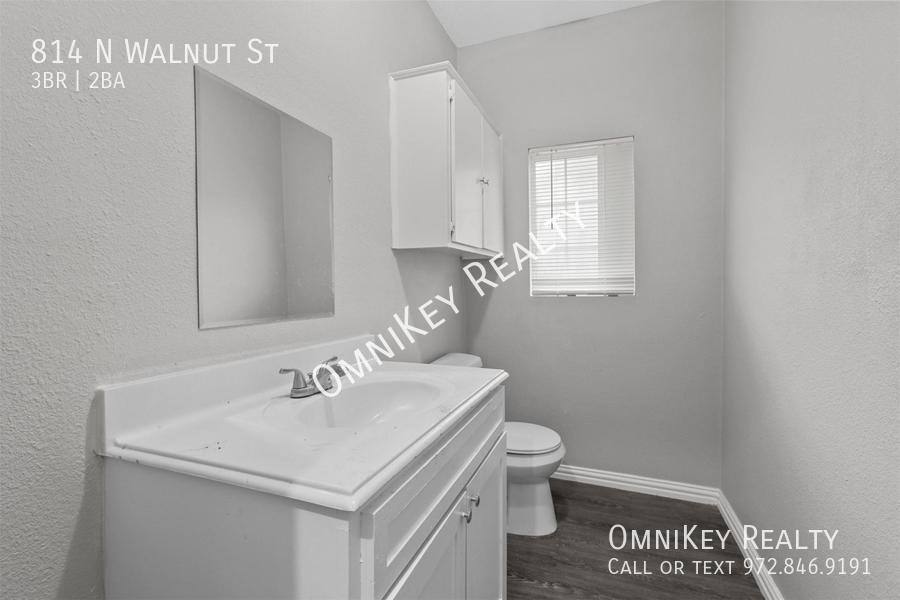 House for rent at 814 N Walnut St, Sherman, TX 75090