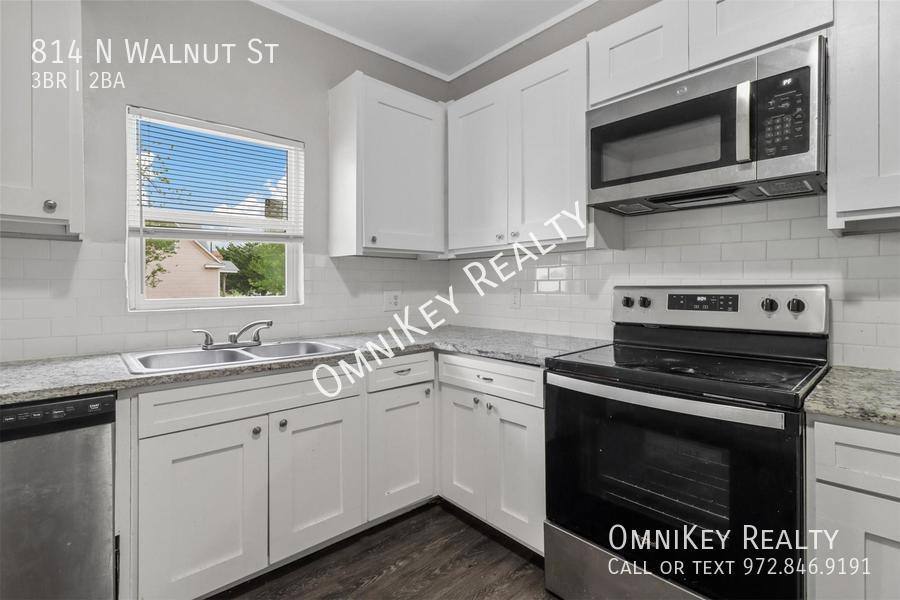 House for rent at 814 N Walnut St, Sherman, TX 75090