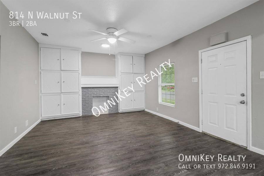 House for rent at 814 N Walnut St, Sherman, TX 75090