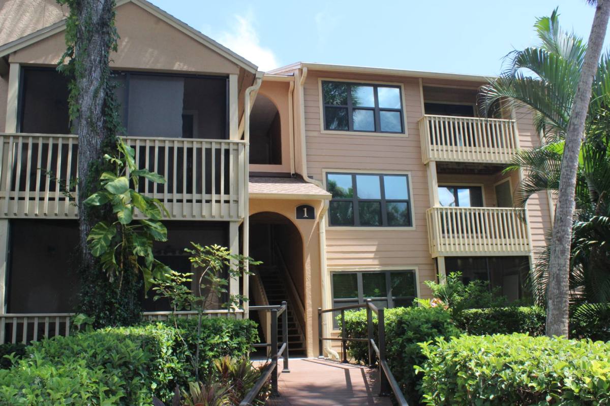 Condo for rent at 1401 S Palmetto Ave, Daytona Beach, FL 32114