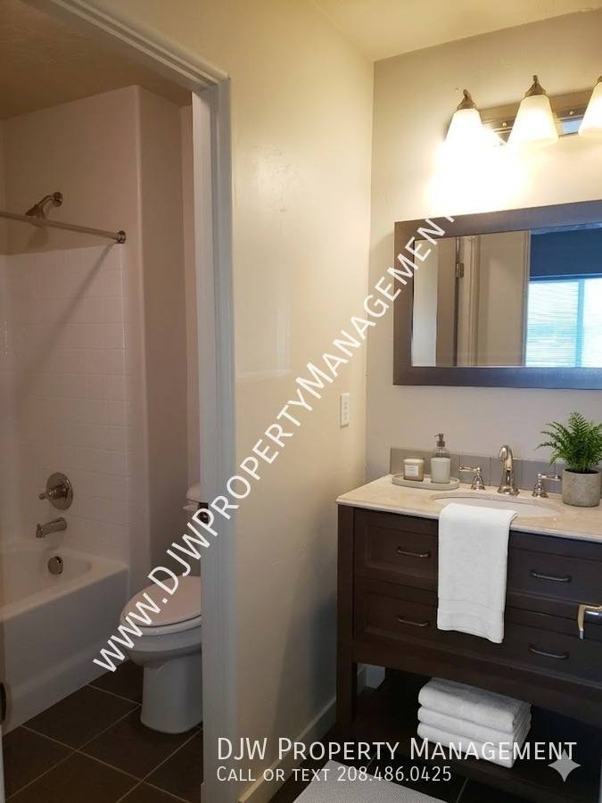 Townhouse for rent at 3006 N Leblanc Way, Meridian, ID 83646
