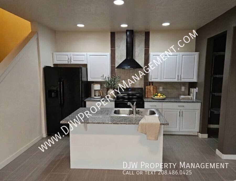 Townhouse for rent at 3006 N Leblanc Way, Meridian, ID 83646