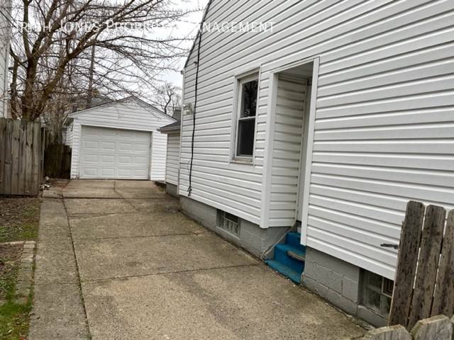 House for rent at 33 Tillotson Place, Buffalo, NY 14223