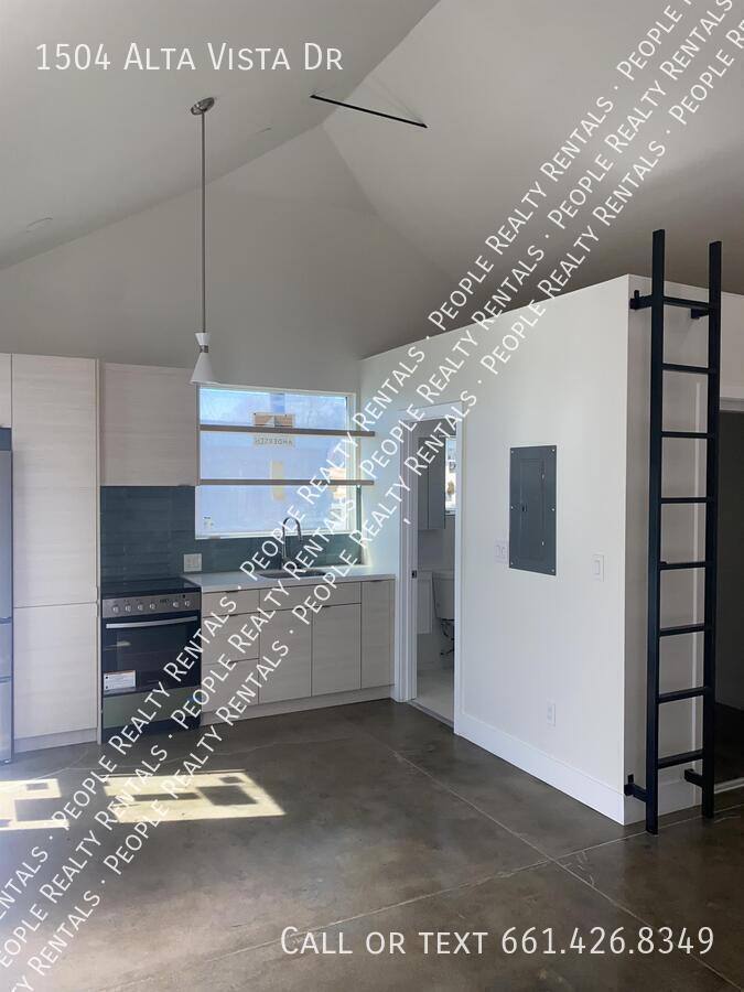 House for rent at 1504 Alta Vista Dr, Bakersfield, CA 93305