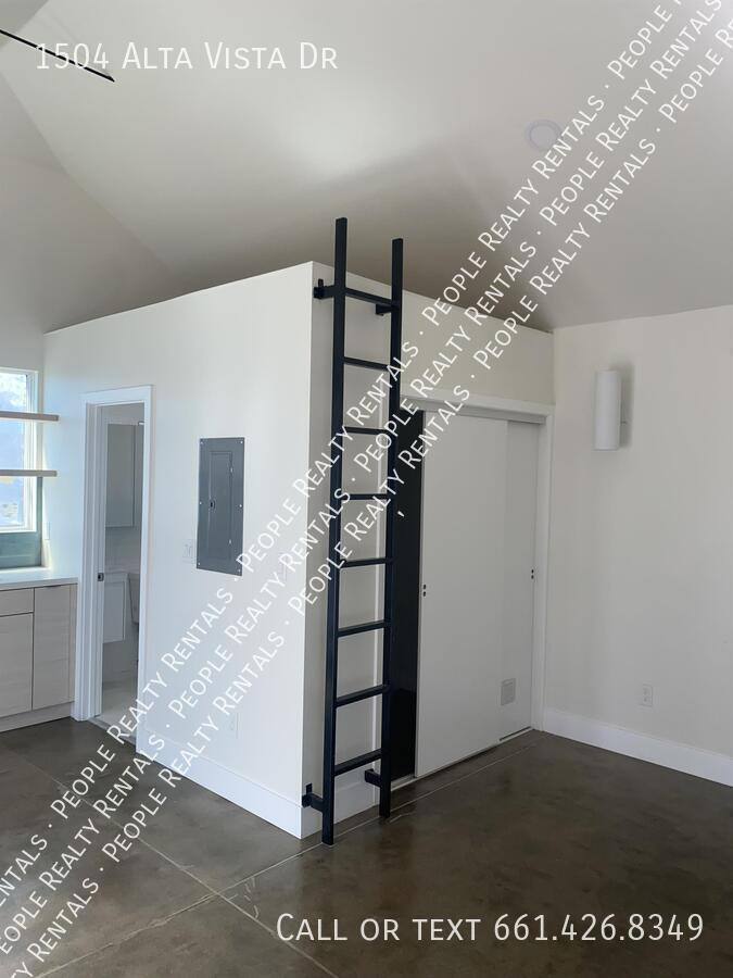 House for rent at 1504 Alta Vista Dr, Bakersfield, CA 93305