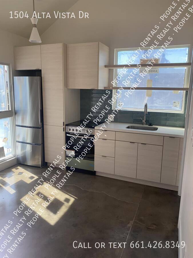 House for rent at 1504 Alta Vista Dr, Bakersfield, CA 93305