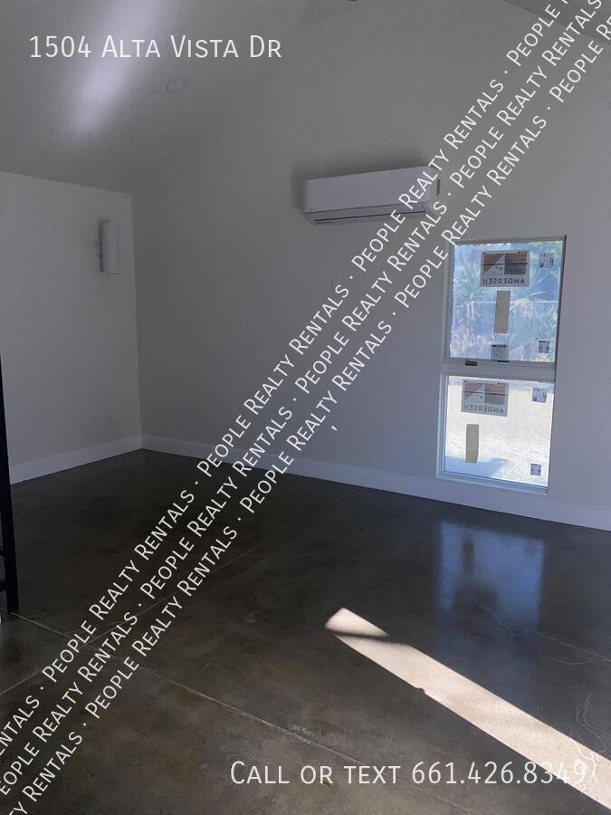 House for rent at 1504 Alta Vista Dr, Bakersfield, CA 93305